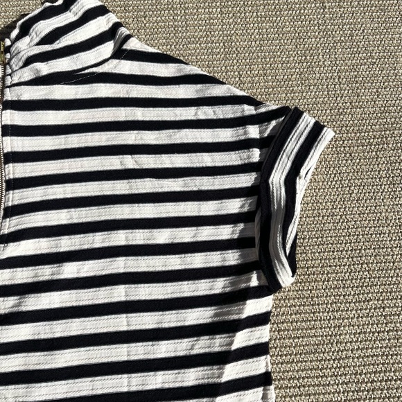 Women’s Short Sleeve Striped Shirt. Medium - Picture 2 of 12